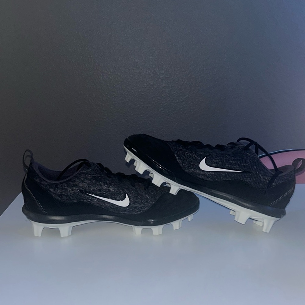 NIKE- Hyperdiamond cleats. Size: 11.5 US sizing!